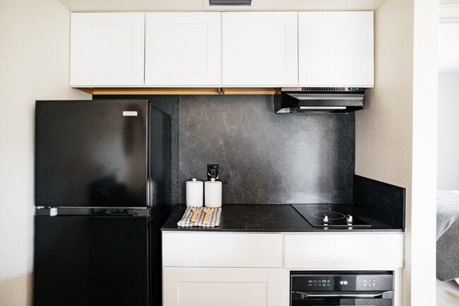 Foto del edificio - 325 Price Rd