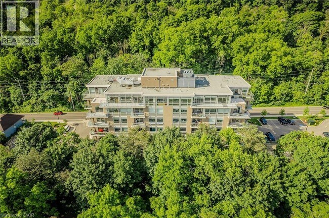 Photo du bâtiment - 479 Charlton Ave E