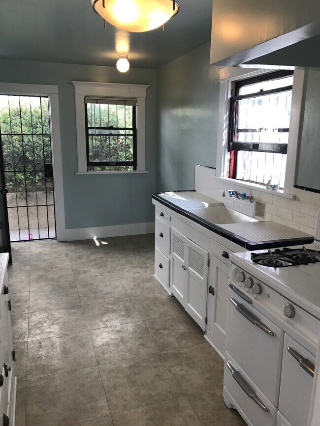 Rear door and dining nook - 4315 Marmion Way