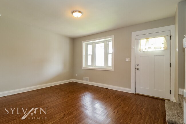 Building Photo - Enjoy living the good life in this 3 bedro...