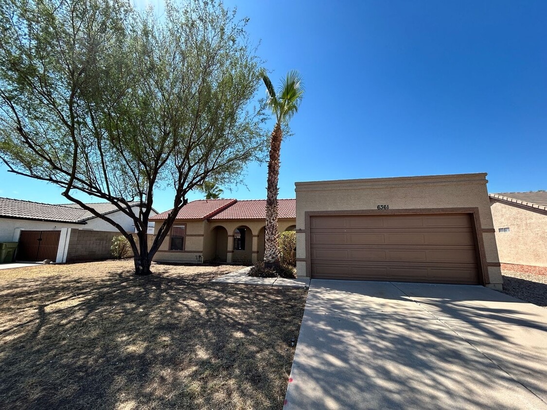 Primary Photo - *NEW* Paint *NEW* Flooring *NO* HOA Glenda...