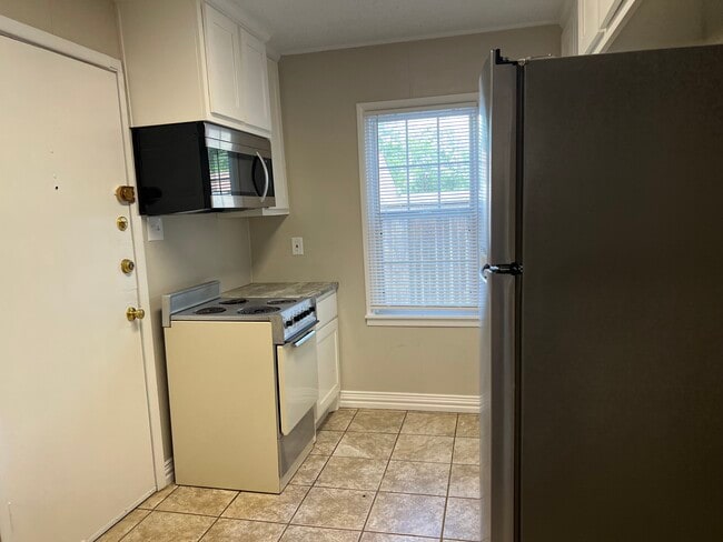 Building Photo - 2204 29th St