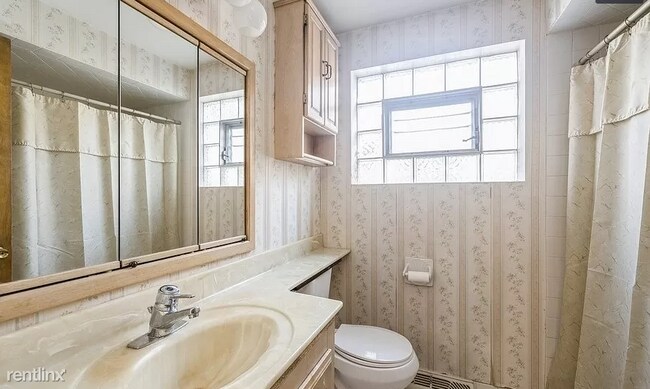Building Photo - 3 br, 2 bath House - 6152 W 63rd Pl