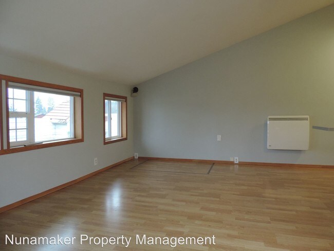 Building Photo - 166 E Jewett Blvd