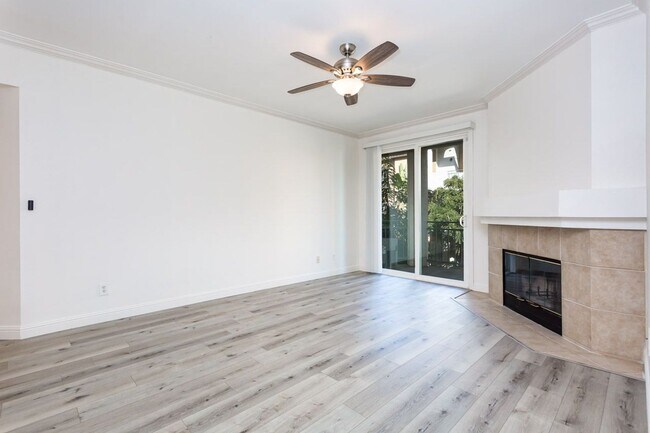 Foto del edificio - Corner condo in the highly desirable River Colony community!