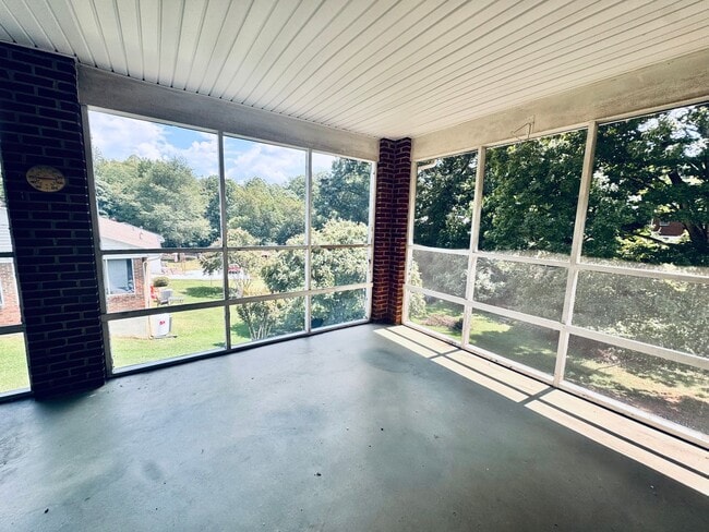 Building Photo - 5712 Kanawha Rd