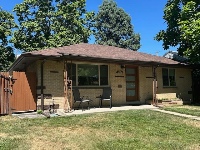 Frente de la casa - 4571 Beach Ct