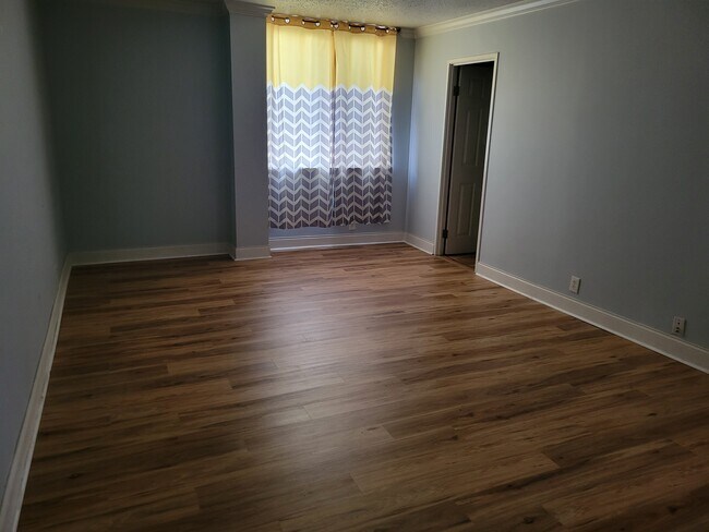Foto del edificio - 1131 Stringers Ridge Rd