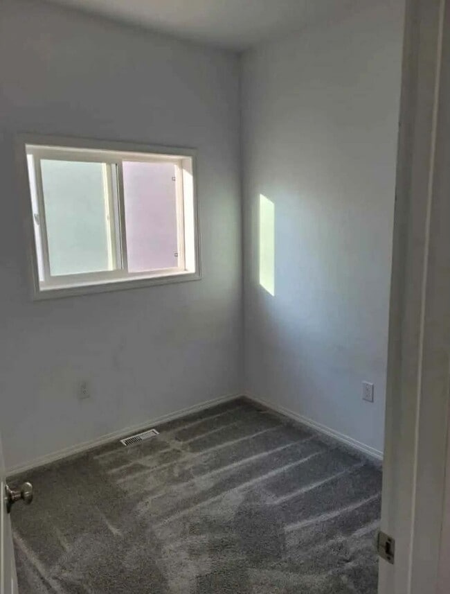 Building Photo - 760 Burrows Ave