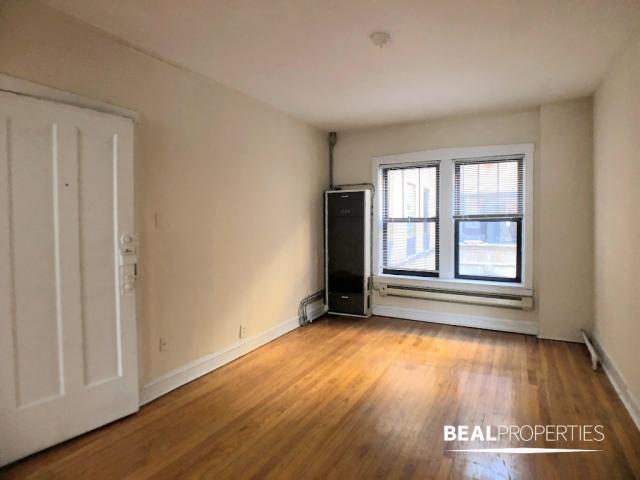 Foto del edificio - 0 bedroom in CHICAGO IL 60657