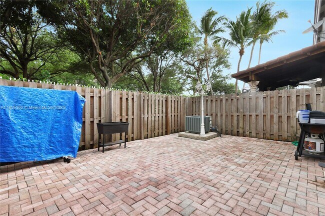Foto del edificio - 5620 NW 113th Pl