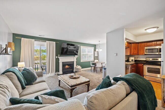 Building Photo - 15 FOXCROFT Rd