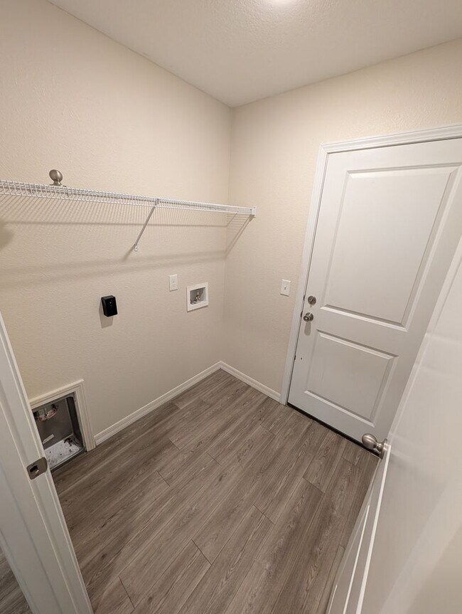 Building Photo - Beautiful 4-Bedroom Home in Jacksonville, FL