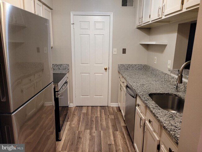 Foto del edificio - 5708 Olde Mill Ct