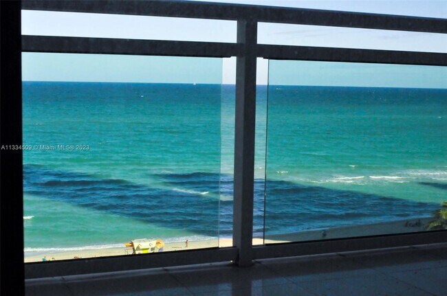 Foto del edificio - 6917 Collins Ave