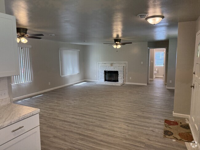 Building Photo - 5657 N 66th St