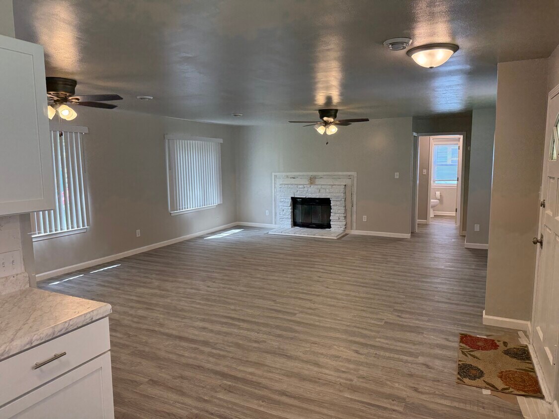 Foto principal - 5657 N 66th St