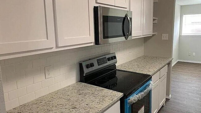 Foto del edificio - 826 Samuels Ave