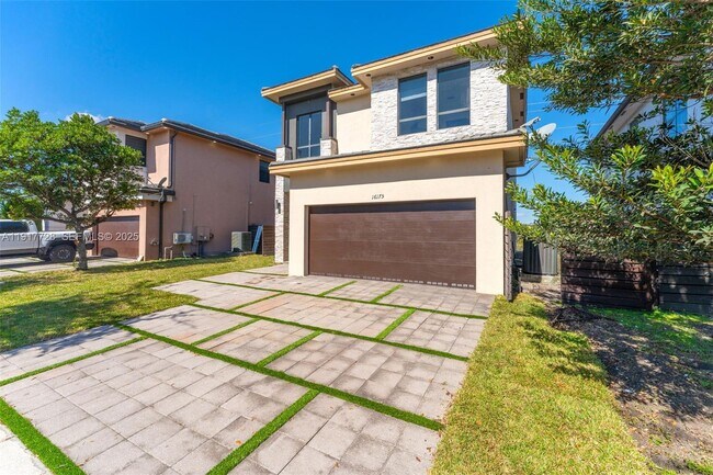 Foto del edificio - 16175 SW 136th Terrace