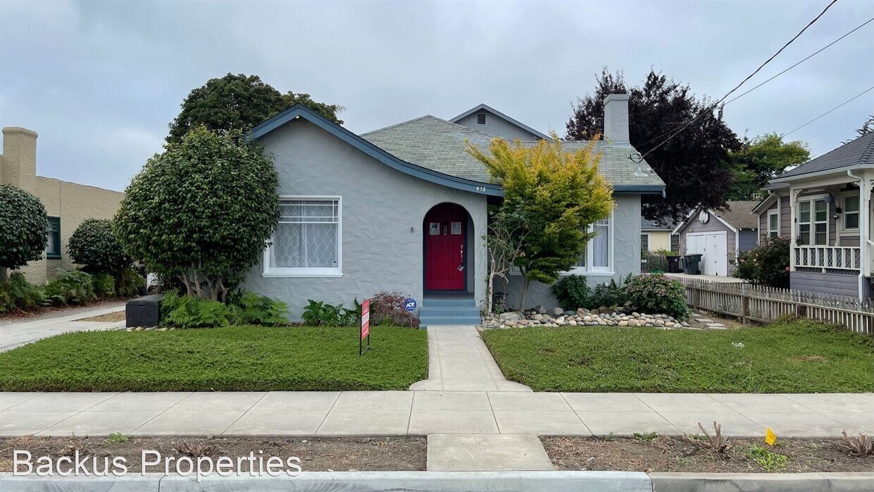 Primary Photo - 3 br, 1 bath House - 418 West St.