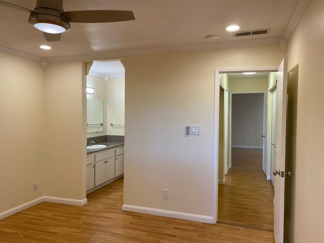 Foto del edificio - Newly Updated Duplex in Davis