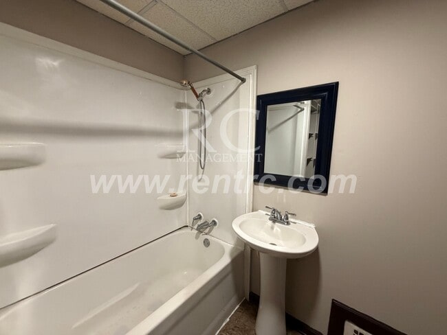Building Photo - 1220 Harmon-