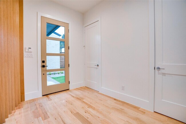 Foto del edificio - 3321 Walchard Ct