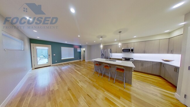 Building Photo - 1336 Osceola St