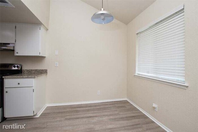Foto del edificio - 2 br, 1.5 bath Duplex - 2414 Patrick Henry...