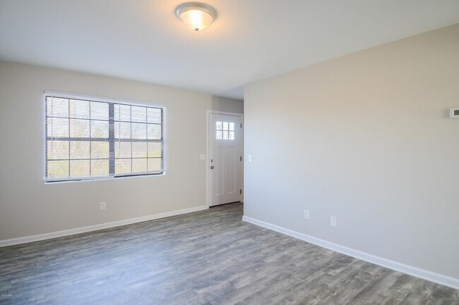 Foto del edificio - 4900 E 11th St