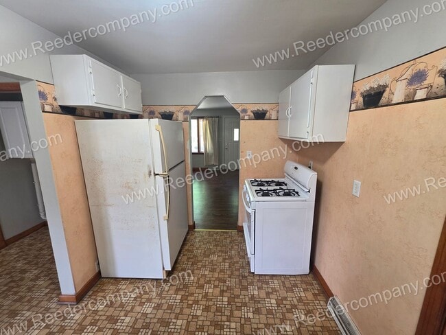 Building Photo - Spacious 2 bedroom 1 bathroom house
