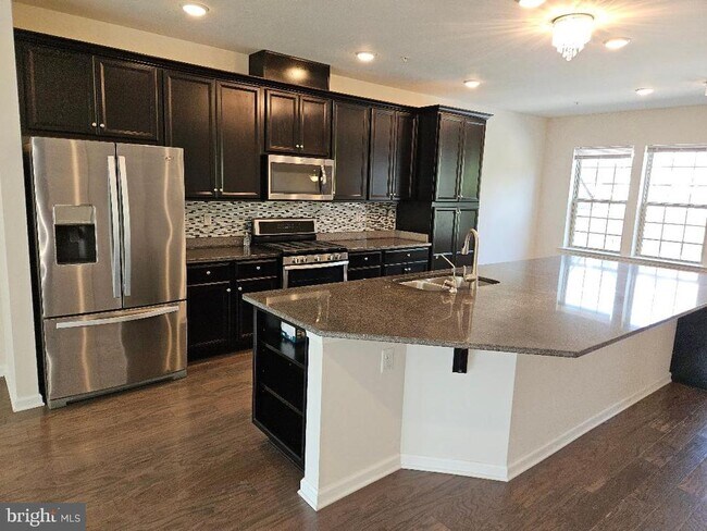 Foto del edificio - 37 Addison Ln