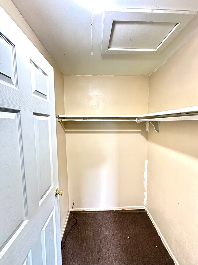 Foto del edificio - Shallow Creek Rd 8394 A