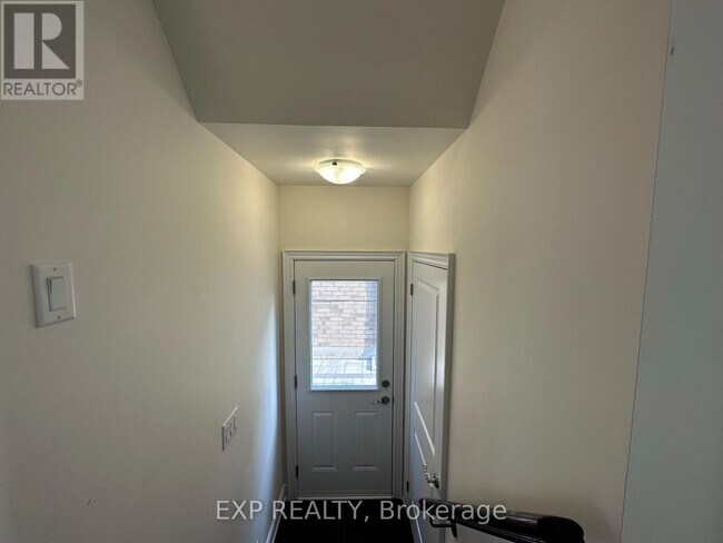 Building Photo - 31 Lorne Thomas Pl