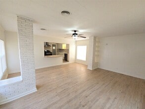 Building Photo - 2705 S Crockett St