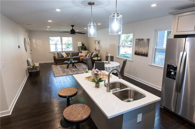 Foto del edificio - 3224 Hollydale Dr SW