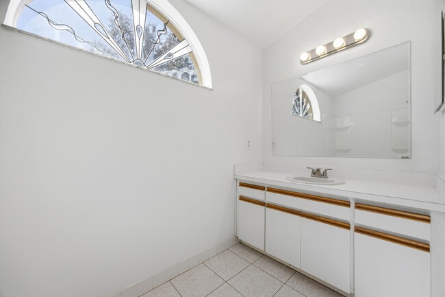 Building Photo - 1804 Staysail Dr