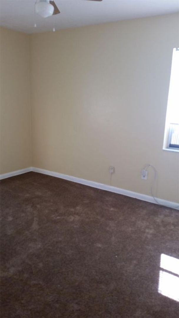Foto del edificio - 3 Bed 1 Bath Home | Pet Friendly | Fenced Yard | Washer Dryer Hook Ups | Section 8 Welcomed