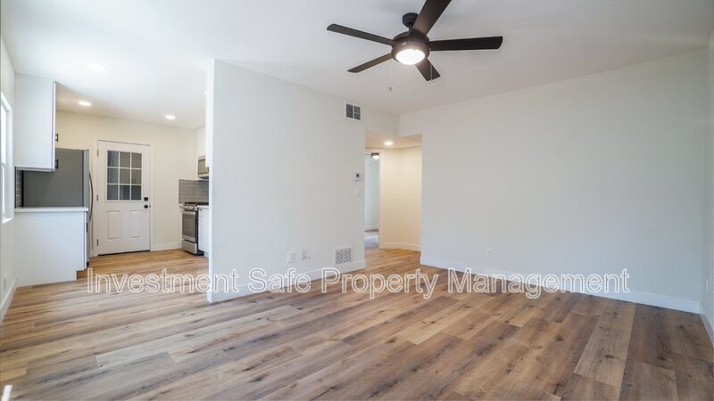 Primary Photo - 1849 E 16th St