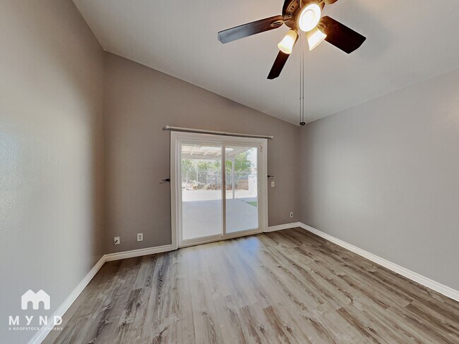 Foto del edificio - 6381 Medio St