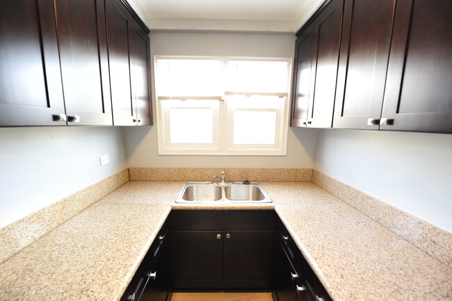 Building Photo - 413 Witmer St