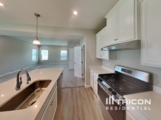 Building Photo - 833 Dean Dr