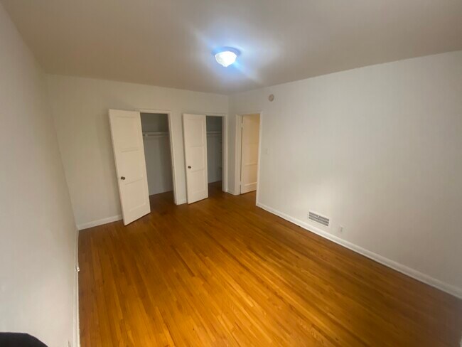 Foto del edificio - 620 S Cloverdale Ave