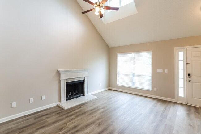 Foto del edificio - 4509 Ravenwood Pl