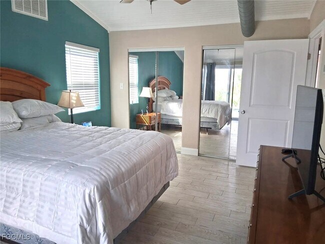 Foto del edificio - 2470 Rose Ave