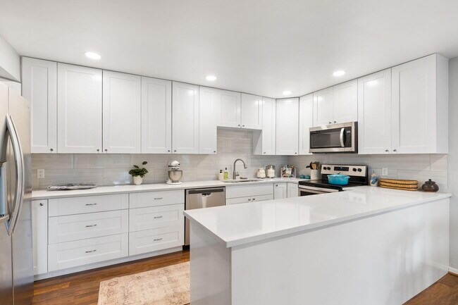 Building Photo - 1455 SW Silver Pine Way