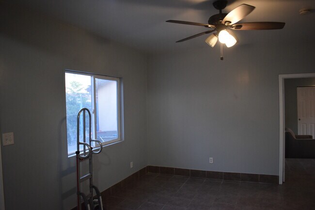 Foto del edificio - 1220 W 45th St