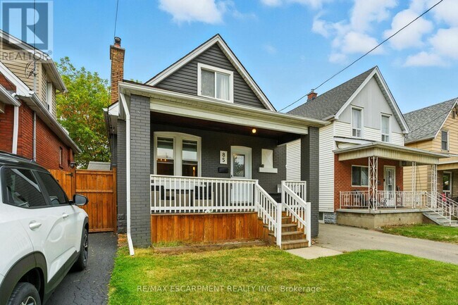 Building Photo - 85 Crosthwaite Ave N