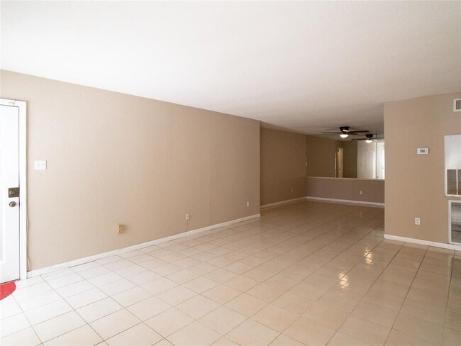 Building Photo - 7400 Bellerive Dr