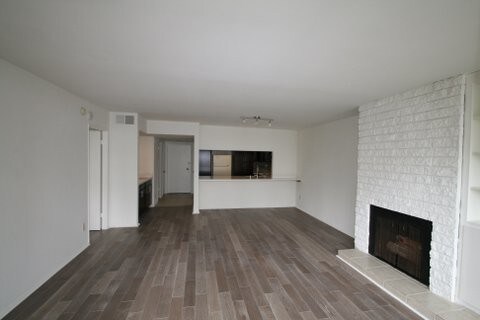 Building Photo - 10966 Rochester Ave